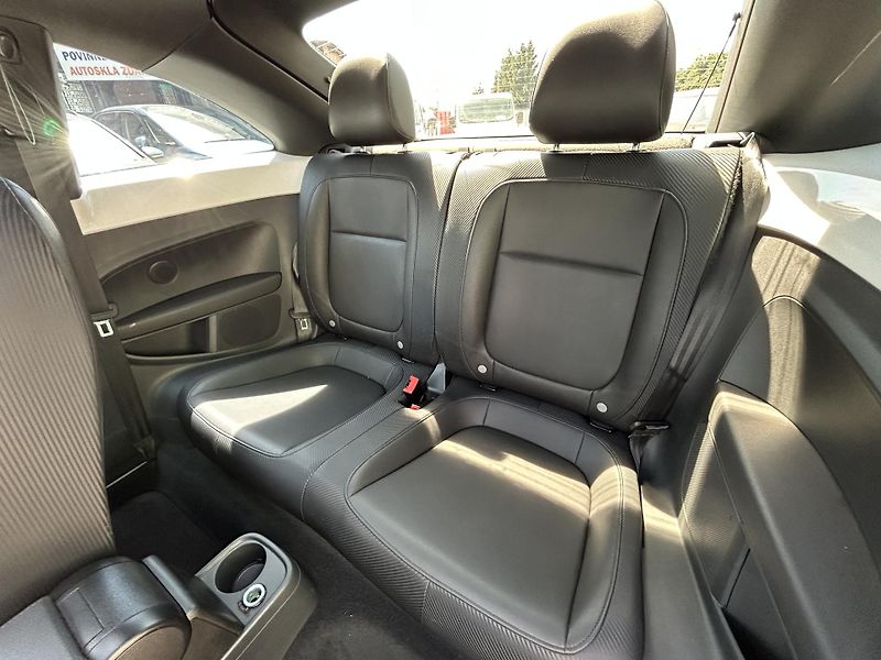 Volkswagen Beetle (2014) 2.0Tdi 103KW DSG 131tis km - fotka 25 z 35