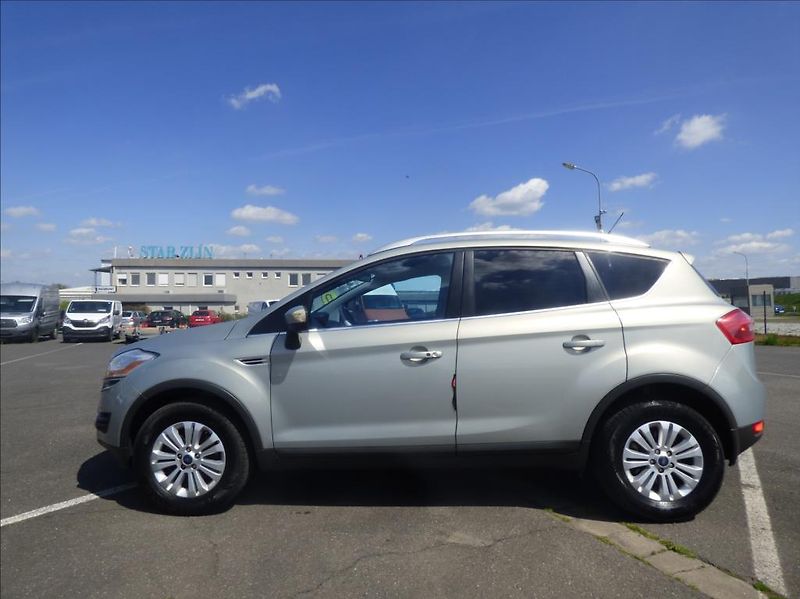 Ford Kuga 2,0 TDCI, 4x4 - fotka 8 z 47