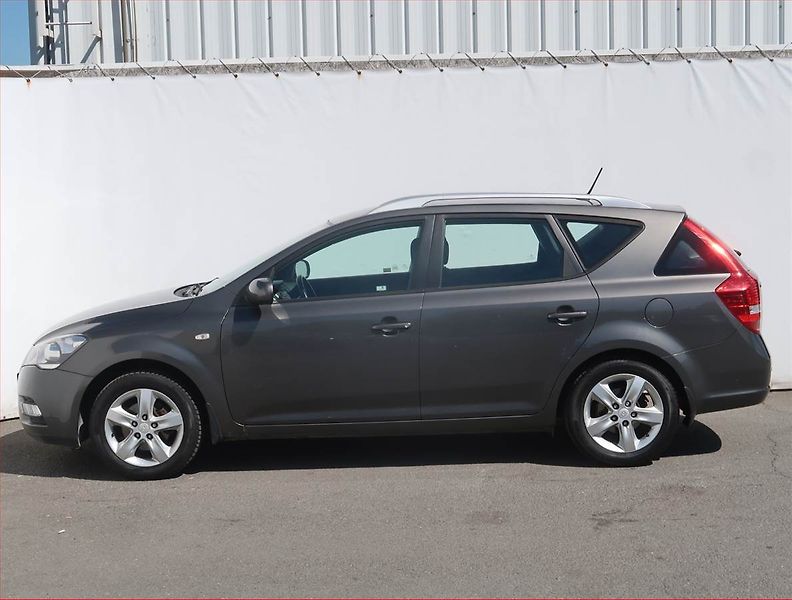 Kia Ceed (2012) 1.4 CVVT, Park. senzory - fotka 3 z 17