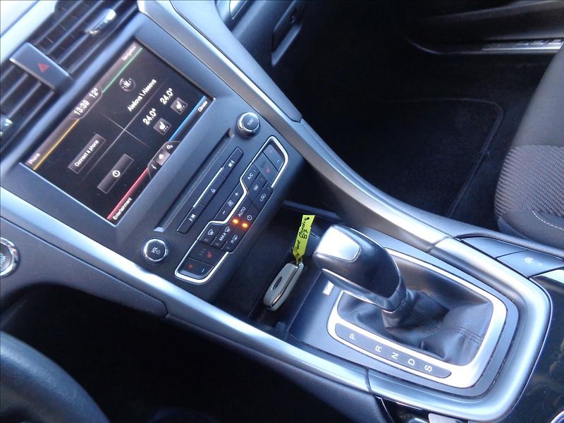 Ford Mondeo 2,0 - fotka 10 z 16