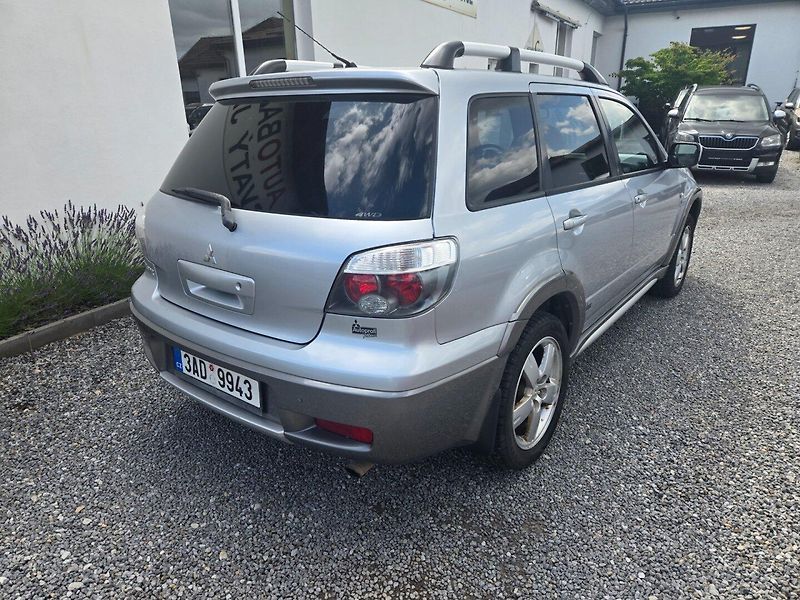Mitsubishi Outlander (2005) 2.4 i 4x4 - fotka 5 z 28