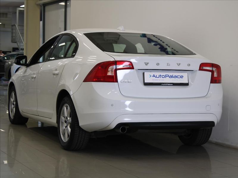 Volvo S60 2,0 D3 110kW MT NAVI Light ČR - fotka 3 z 19