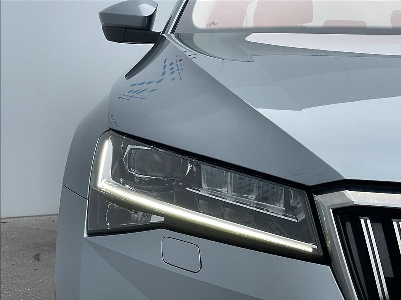 Škoda Superb 2,0 TDI DSG L&K TAŽNÉ+ACC+LED - fotka 22 z 25