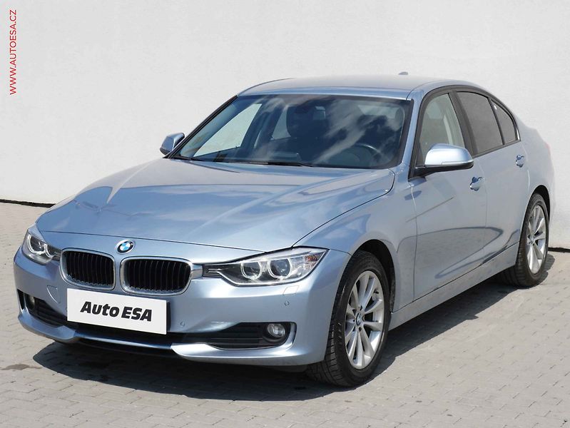 BMW Řada 3 (2015) 2.0D xDrive, ČR, AT, bixen - fotka 3 z 19