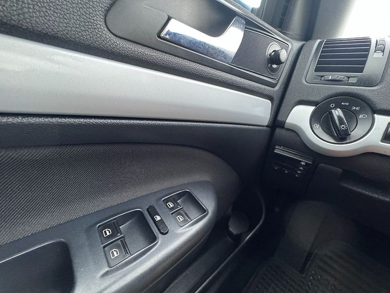 Škoda Octavia (2011) SCOUT 4X4 2,0 TDI 103 AUTOMAT - fotka 19 z 50