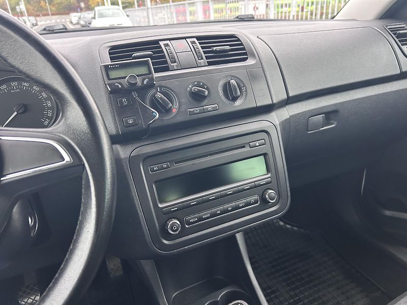 Škoda Fabia Kombi 1.2 TSI Ambiente - fotka 15 z 31