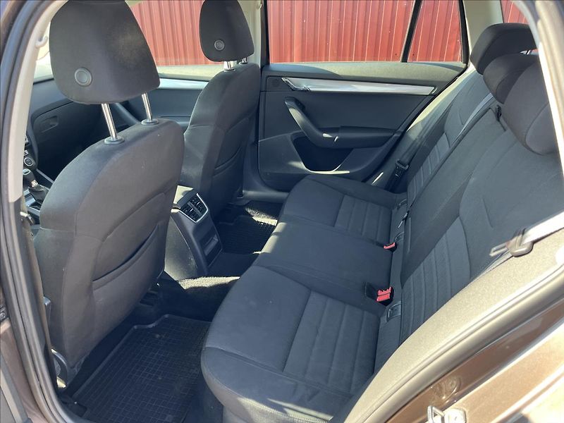 Škoda Octavia 2,0 TDi STYLE ROZVODY SERVIS - fotka 13 z 46