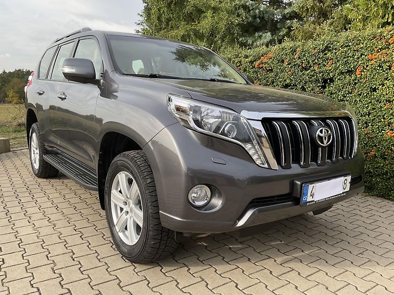 Toyota Land Cruiser (2017) Luxury, Servisní knížka - fotografie inzerátu