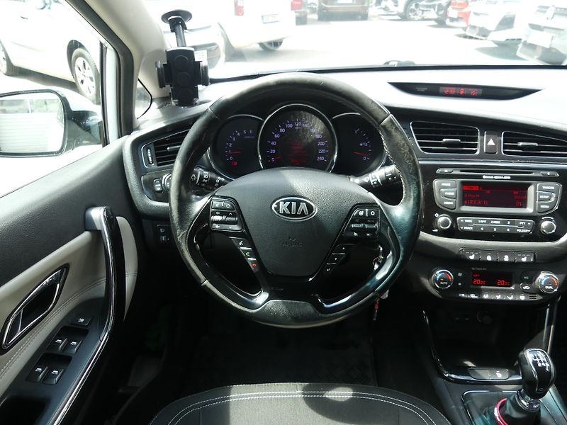 Kia Ceed (2014) 1,6 CRDi - fotka 13 z 22