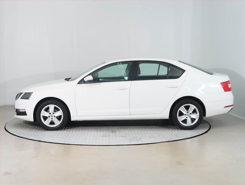 Škoda Octavia (2019) 1.6 TDI, Tempomat - fotka 3 z 14