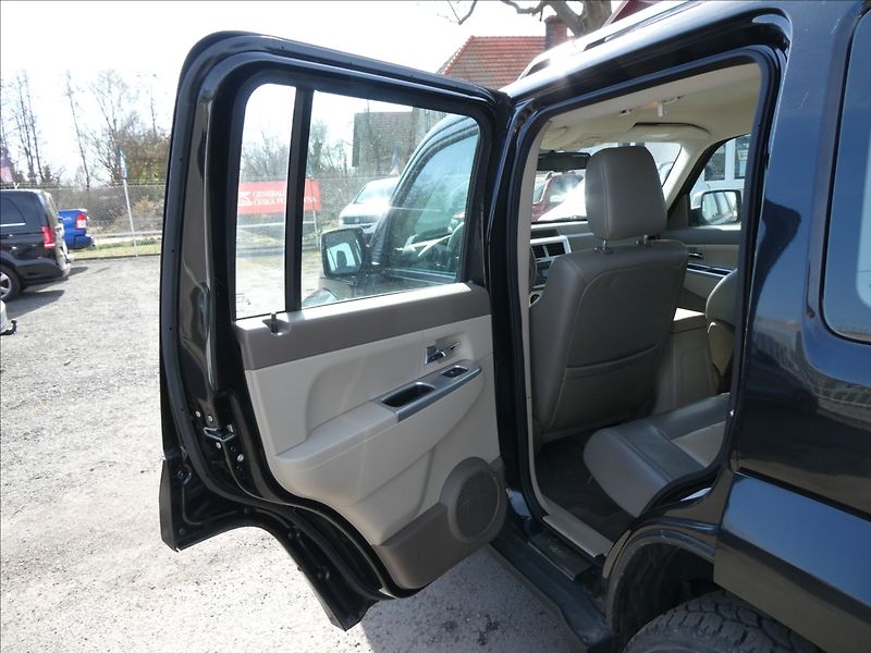 Jeep Cherokee 3,7 L 151kW 4x4, automat - fotka 15 z 37