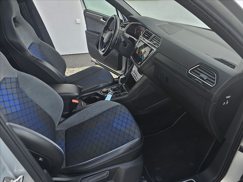 Volkswagen Tiguan 2,0 TSi 235KW D7 R DPH NAVI - fotka 36 z 44