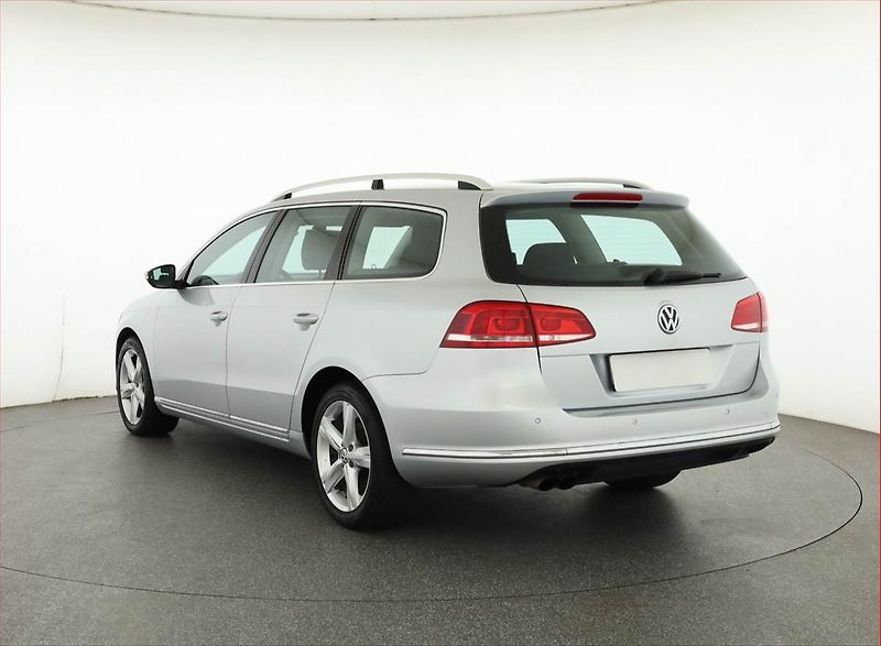 Volkswagen Passat (2011) 2.0 TDI, Tempomat - fotka 4 z 18
