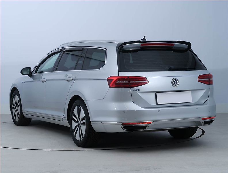 Volkswagen Passat (2017) Highline 1.4 GTE, Automat - fotka 4 z 24