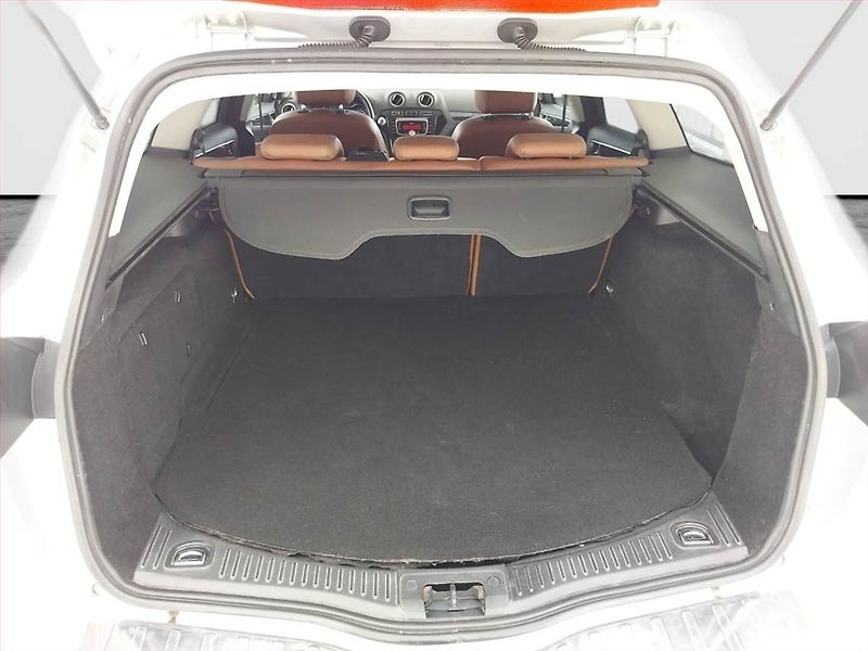Ford Mondeo (2011) Titanium 2.0 TDCi, Xenony - fotka 14 z 21