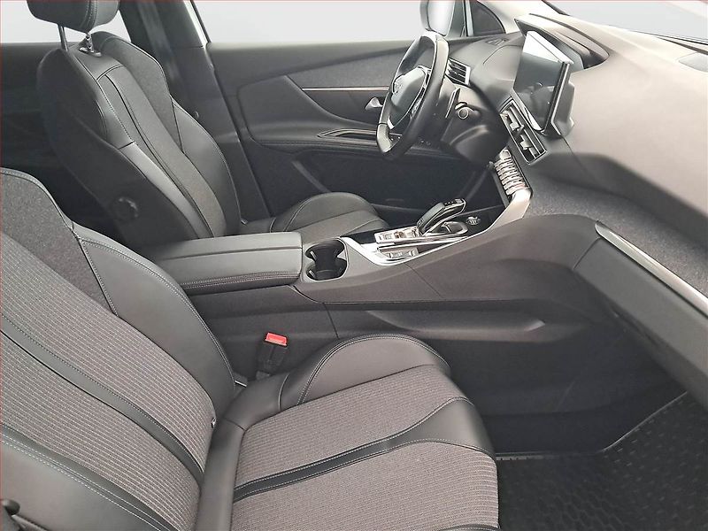 Peugeot 3008 (2023) Allure Pack 1.2 PureTech - fotka 9 z 18