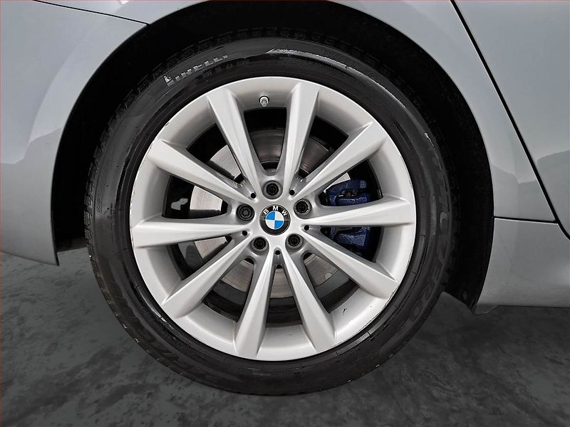 BMW Řada 5 (2017) M Sport 530d xDrive - fotka 15 z 20