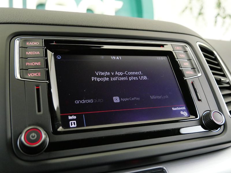 Volkswagen Sharan - fotka 19 z 26