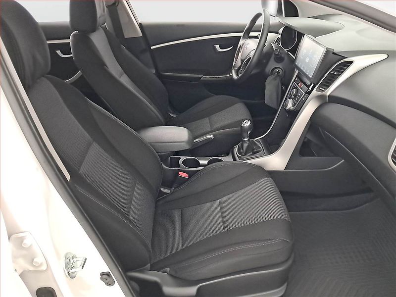 Hyundai i30 (2014) 1.6 MPI, Tempomat - fotka 9 z 16