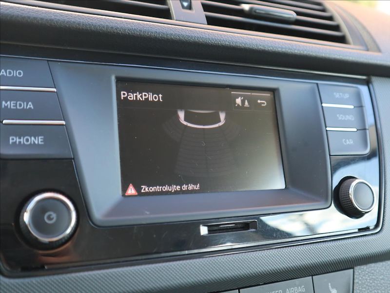 Škoda Fabia 1,2   TSi 66kW ParkPilot Klima - fotka 17 z 30