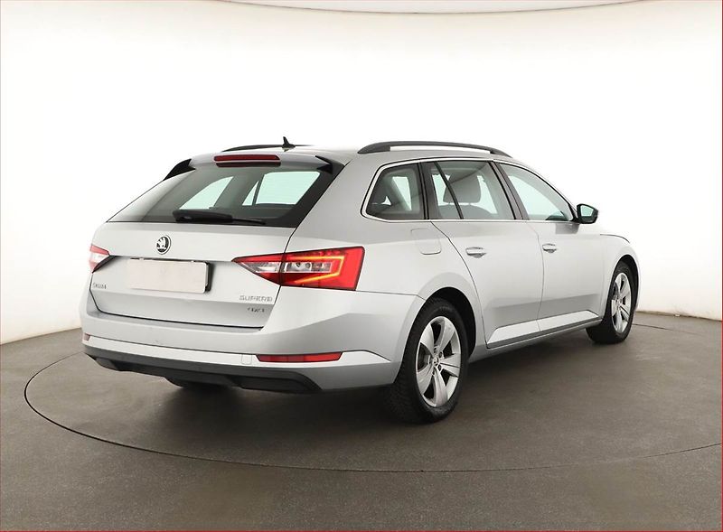 Škoda Superb (2016) 2.0 TDI 4x4, 4X4, Navi - fotka 5 z 19