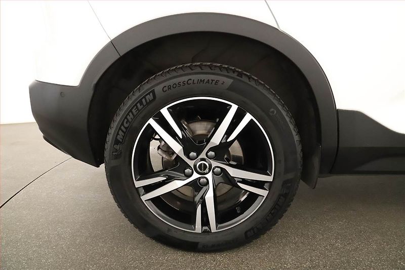 Volvo XC40 (2023) B3 - fotka 18 z 18