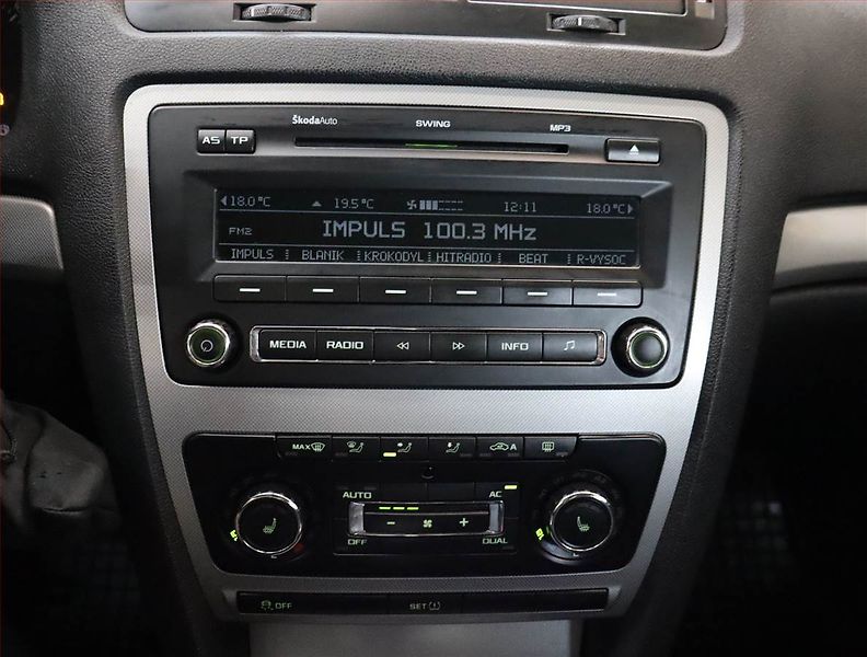Škoda Octavia (2011) 2.0 TDI, Automat, nová STK - fotka 12 z 17