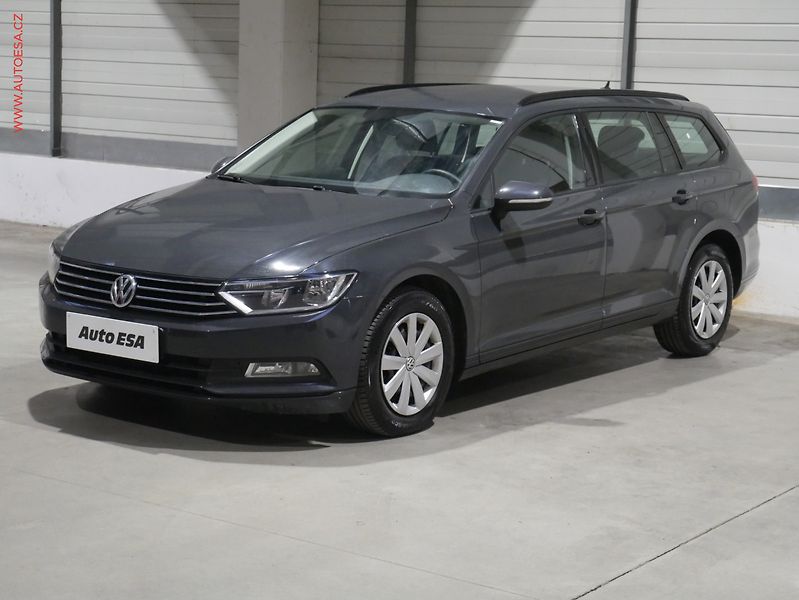Volkswagen Passat (2018) 2.0 TDi, Trend, DSG - fotka 3 z 18