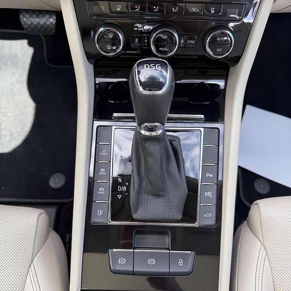 Škoda Superb (2021) Škoda Superb 1.4 TSI IV L&K - fotka 16 z 19