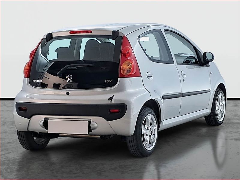 Peugeot 107 (2011) 1.0, nová STK, jezdí skvěle - fotka 5 z 13