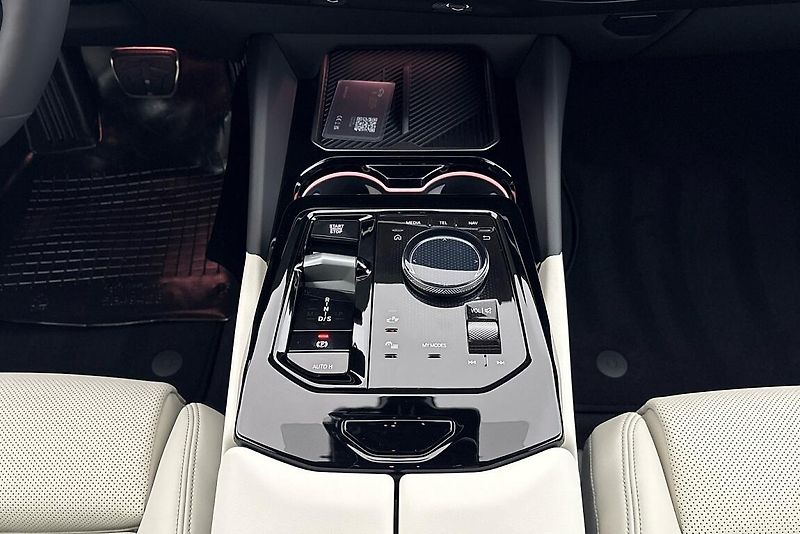 BMW Řada 5 540d xDrive Touring - fotka 10 z 16