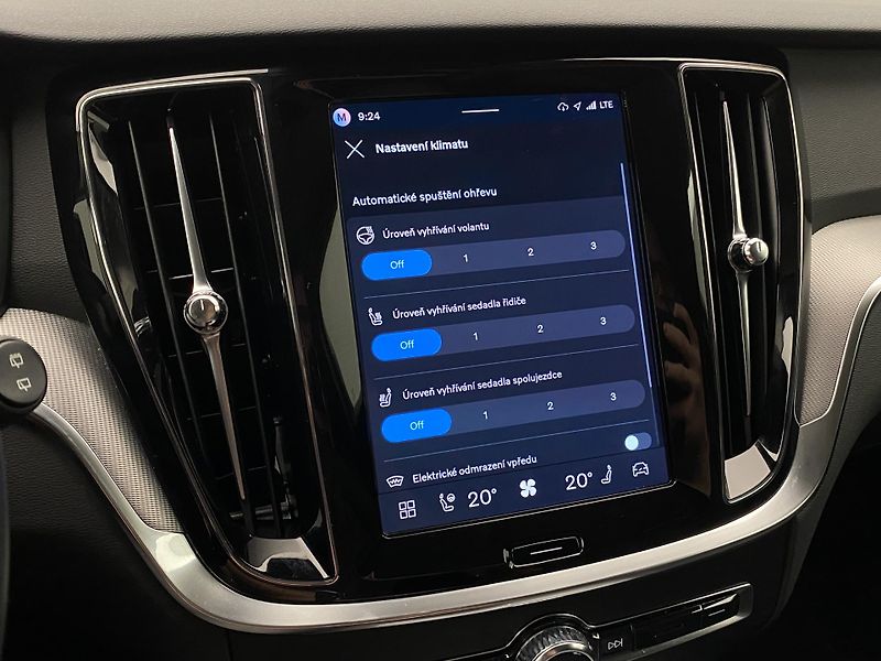 Volvo V60 B4 DARK PLUS AUT CZ - fotka 42 z 54