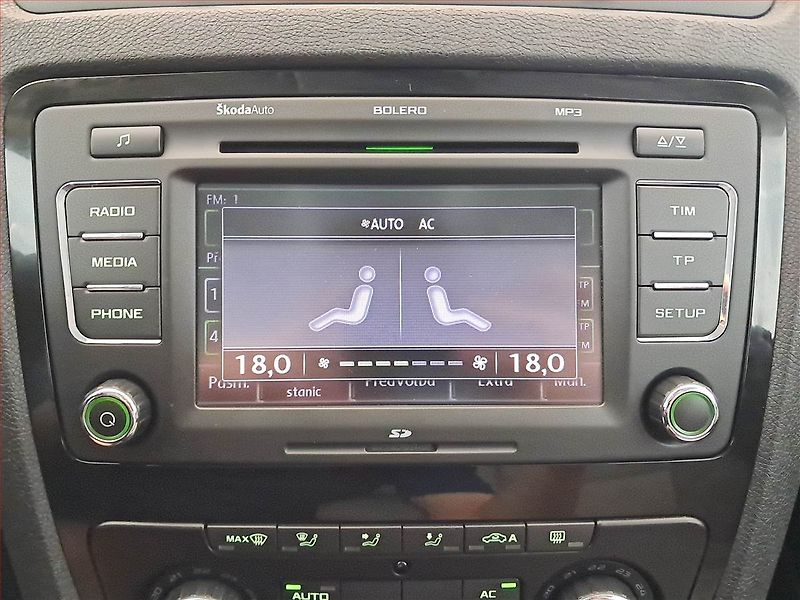 Škoda Octavia (2011) Laurin&Klement 1.8 TSI - fotka 27 z 30