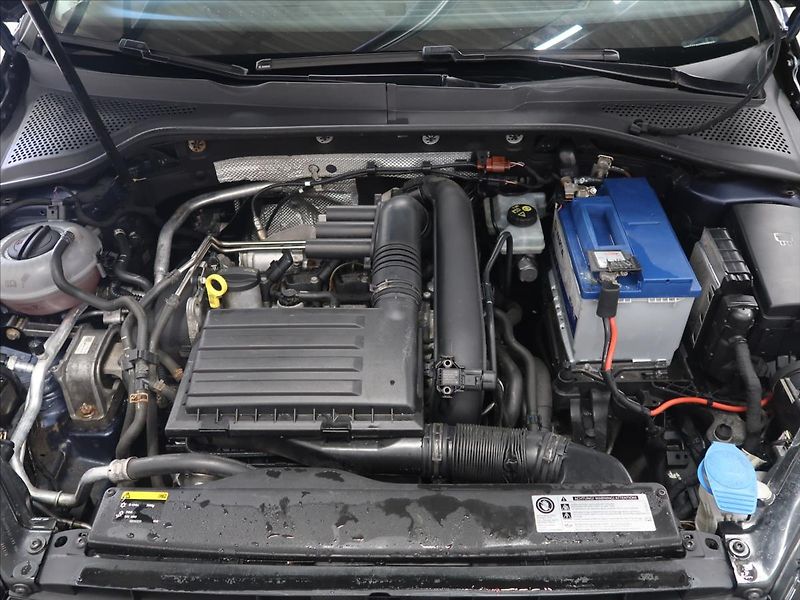 Volkswagen Golf 1,4 TSI 1.majitel - fotka 9 z 33