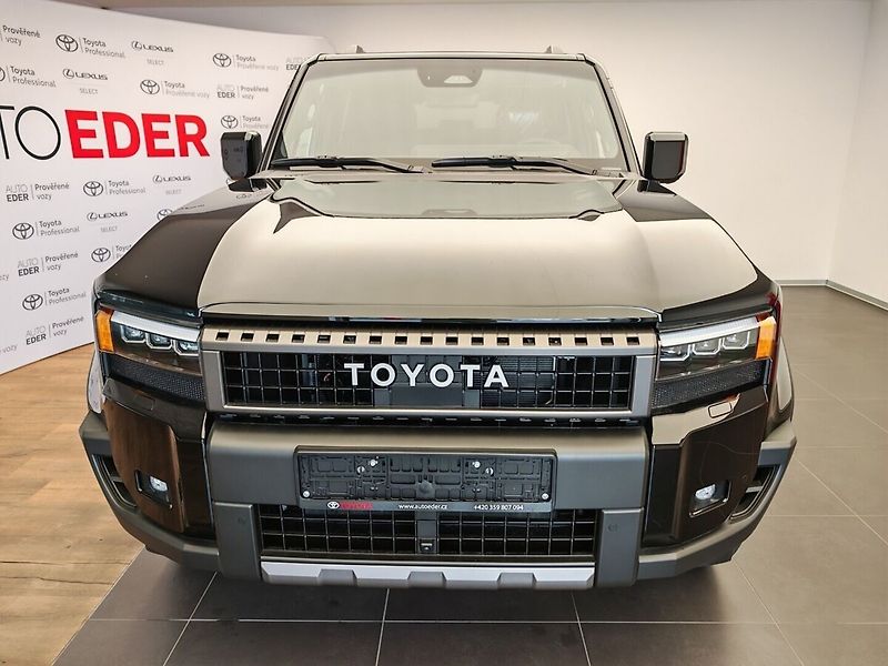 Toyota Land Cruiser 2.8L Diesel Executive 4x4 - fotka 2 z 48