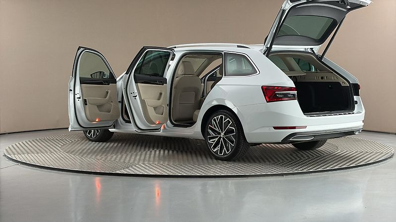 Škoda Superb 2.0 TDI DSG L&K Combi - fotka 7 z 35