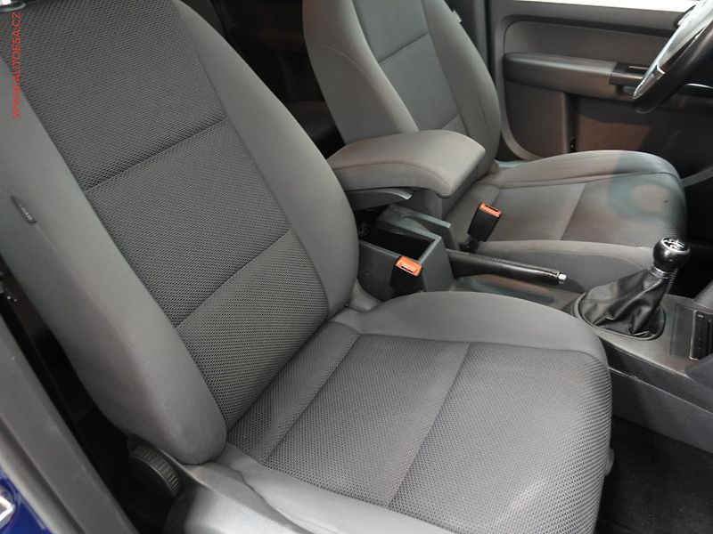 Volkswagen Touran (2011) 1.6 TDi, autoAC, temp - fotka 11 z 21