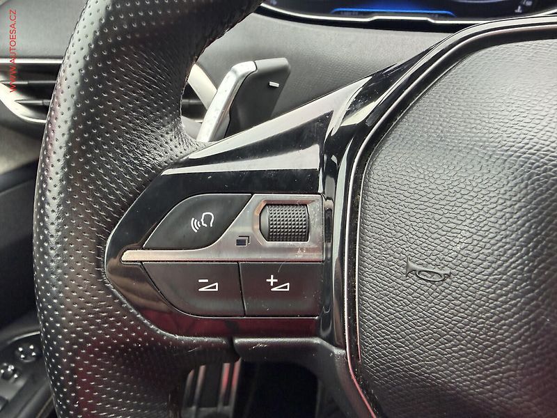 Peugeot 3008 (2018) 2.0 HDi, GT, AT, LED, panor - fotka 11 z 23