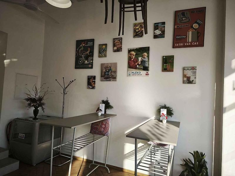 V RE: Bistru na člověka dýchne nostalgie z nedávných časů.