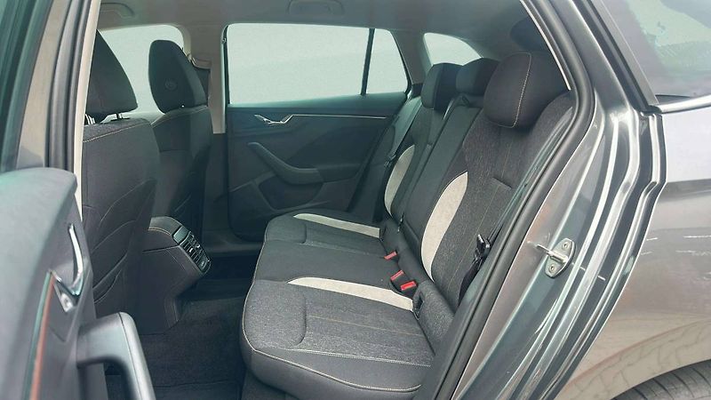 Škoda Scala Top Selection 1,0 TSI 85kW MT6 - fotka 7 z 26
