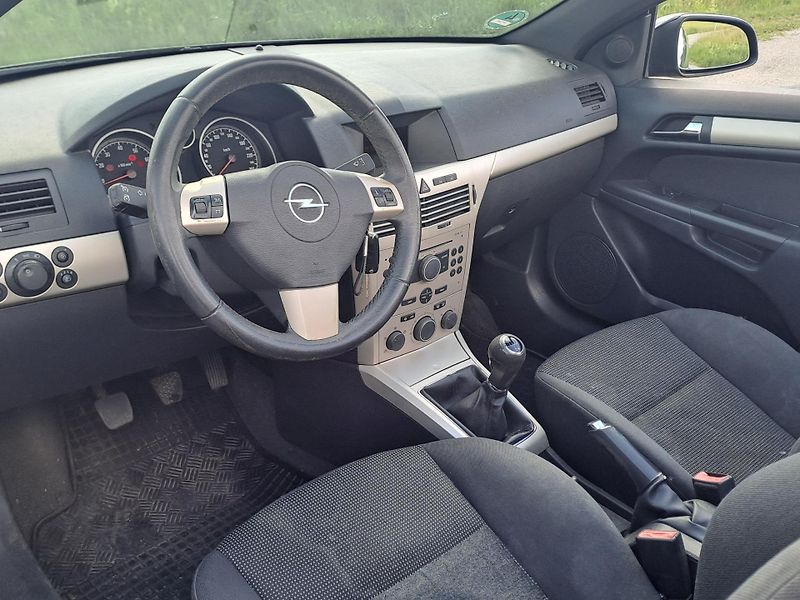 Opel Astra 1.8 KABRIO - fotka 13 z 24