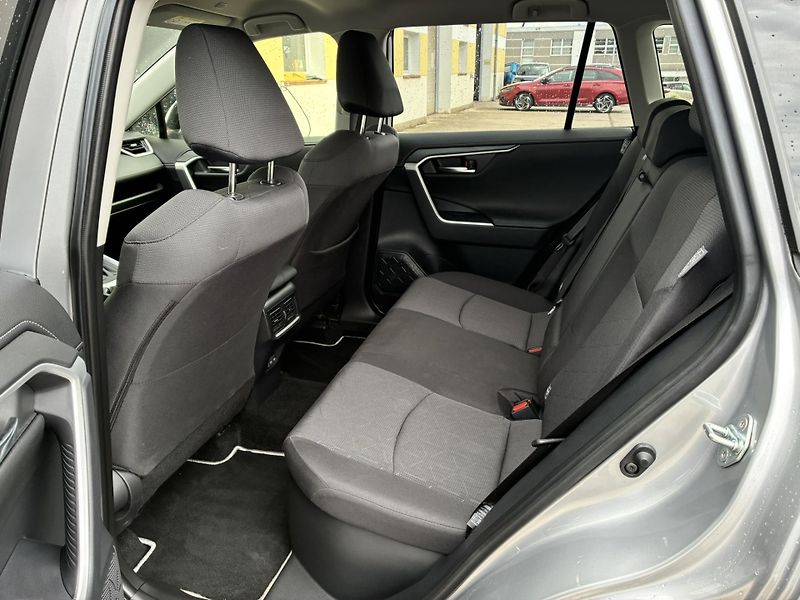 Toyota RAV4 2.5 HSD e-CVT AWD Comfort Styl - fotka 11 z 22
