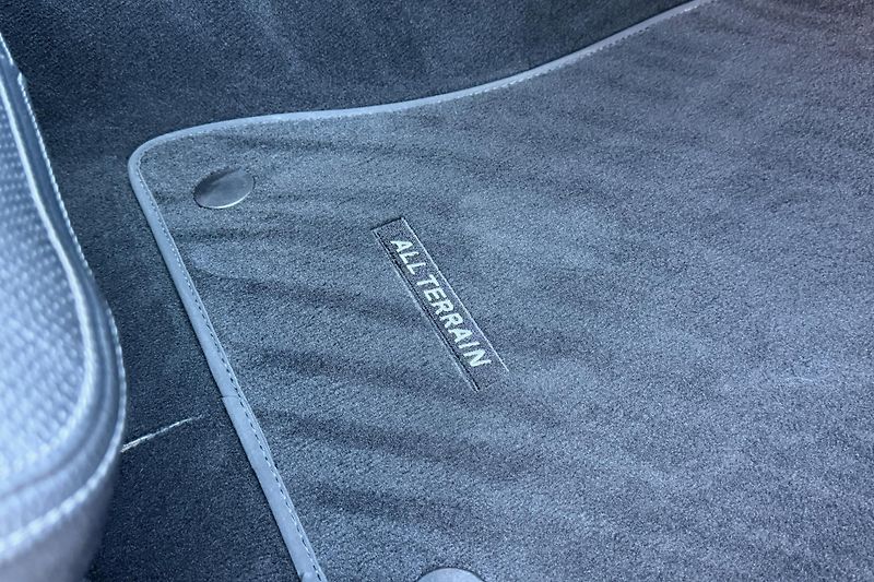 Mercedes-Benz Třídy C (2023) C 220d 4Matic Allterrain - fotka 59 z 125