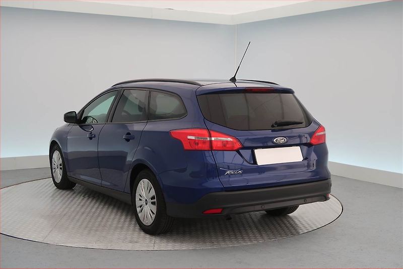 Ford Focus (2015) 1.5 TDCi, Navi, Tempomat - fotka 4 z 17