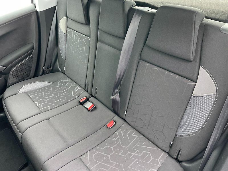 Peugeot 2008 (2019) 1.2PT 61kW Navigace! Car Play - fotka 17 z 25