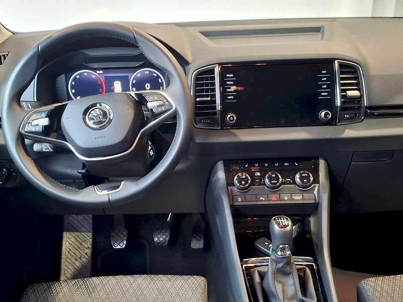 Škoda Karoq (2024) SELECTION TD 85/2.0 M6F - fotka 6 z 47