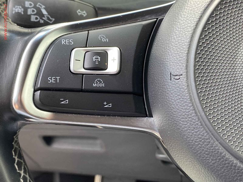 Volkswagen Tiguan (2018) 2.0 TDi 4x4, R-Line, DSG - fotka 14 z 19