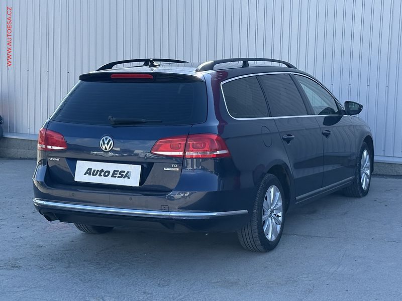 Volkswagen Passat (2013) 1.6TDi, AC, tempo, park.asist - fotka 4 z 16
