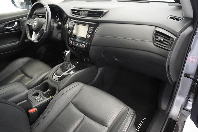 Nissan X-Trail  DIG-T 1,3i TEKNA  AUTOMAT - fotka 27 z 32