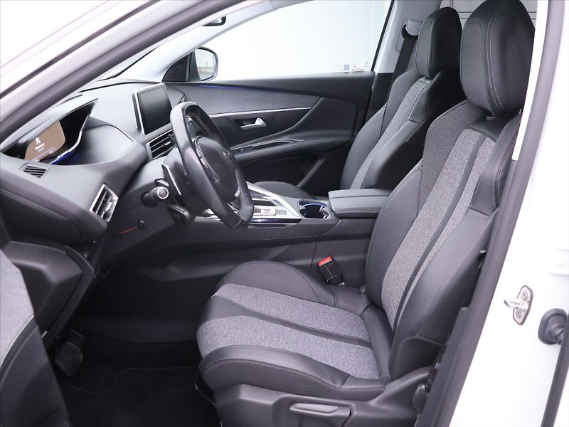 Peugeot 3008 1.2 PT 96kW Aut. Allure CZ - fotka 11 z 34